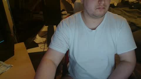 Snapshot of _kitsu_ chatting on 11/14/25, 03:55 _kitsu_ online show from 11/14/25, 03:55