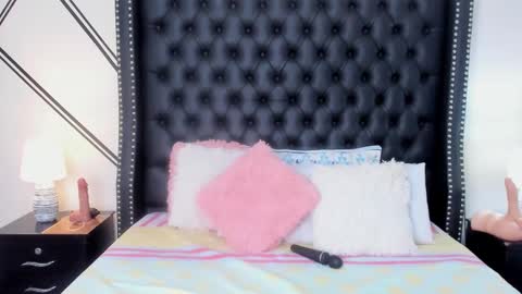 Snapshot of _krystal_cambell chatting on 11/10/25, 08:30 _krystal_cambell online show from 11/10/25, 08:30