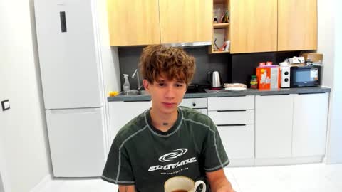 Snapshot of _kurt chatting on 09/09/25, 04:01 Kurt online show from 09/09/25, 04:01