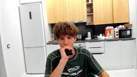 Snapshot of _kurt chatting on 09/11/25, 12:44 Kurt online show from 09/11/25, 12:44