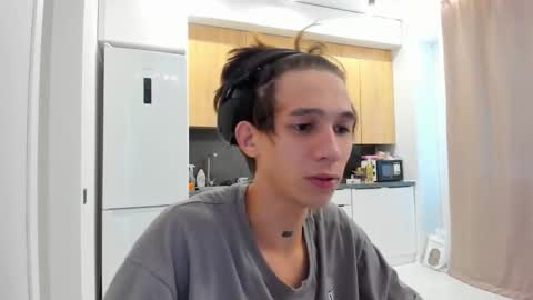 Snapshot of _kurt chatting on 10/17/25, 04:37 Kurt online show from 10/17/25, 04:37