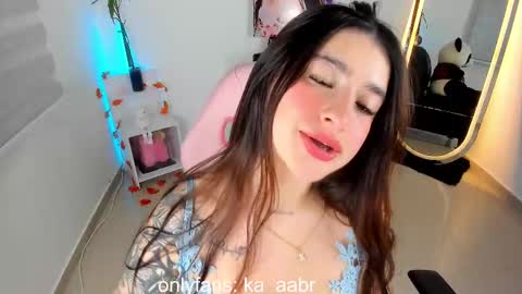 Kylie online show from 02/25/25, 03:42