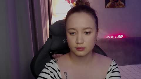 Snapshot of _lalune_ chatting on 10/11/25, 08:46 _lalune_ online show from 10/11/25, 08:46