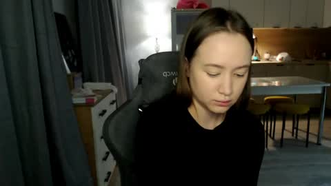 _lalune_ online show from 04/05/26, 04:26