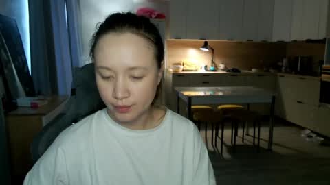 _lalune_ online show from 04/09/26, 08:53