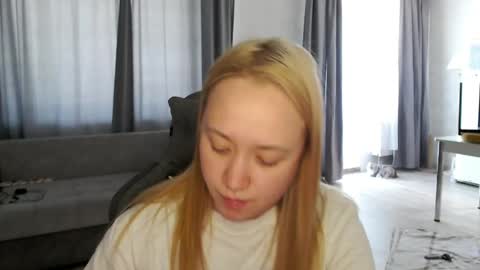 _lalune_ online show from 05/22/26, 08:32