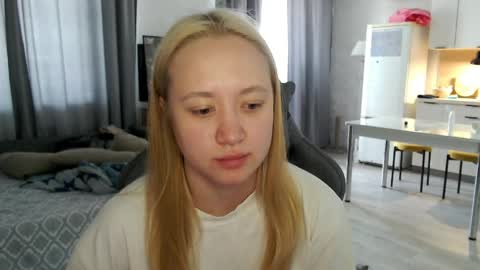 _lalune_ online show from 05/26/26, 08:43