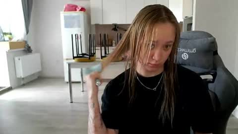 _lalune_ online show from 07/01/26, 09:22