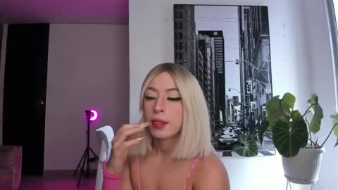 Agatha Arias IG  lapetitemort 1 online show from 11/04/25, 06:40