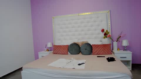 Lena Paul online show from 02/18/25, 11:11