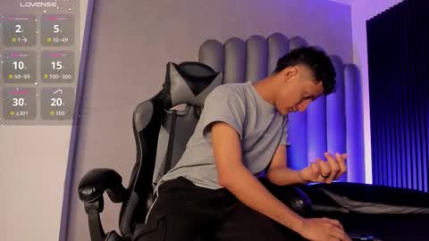 _leohot_ online show from 11/05/25, 03:39