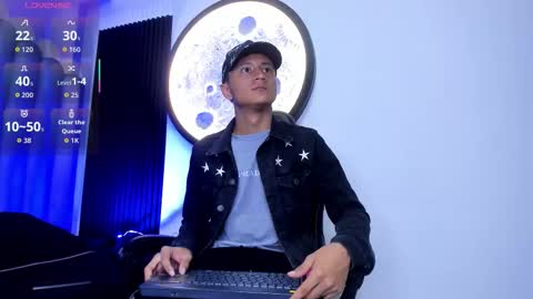 _leohot_ online show from 11/18/25, 03:34