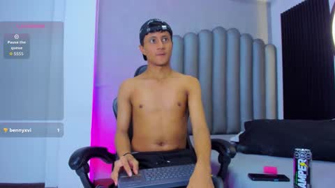 _leohot_ online show from 12/21/25, 03:35