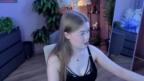 Snapshot of _liilcrystal_ chatting on 07/04/26, 07:20 _liilcrystal_ online show from 07/04/26, 07:20