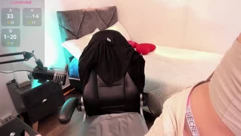 Lili  online show from 12/04/24, 01:58