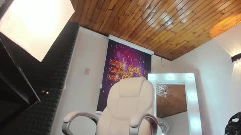 Lili  online show from 02/02/25, 11:32