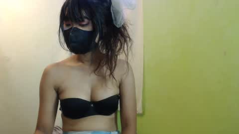 _lilies_gigi_ online show from 02/19/25, 09:47