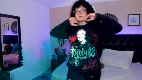 Liily online show from 04/08/26, 10:32