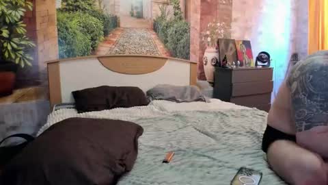 Snapshot of _litteangie_ chatting on 02/14/26, 02:41 _litteangie_ online show from 02/14/26, 02:41