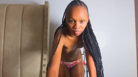 Snapshot of _littlevenus chatting on 10/20/25, 01:44 Littlevenus online show from 10/20/25, 01:44