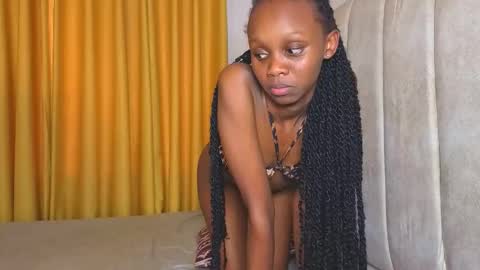 Snapshot of _littlevenus chatting on 11/12/25, 01:11 Littlevenus online show from 11/12/25, 01:11