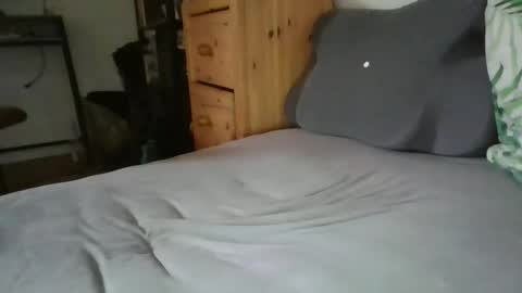 _longsword_123 online show from 04/17/26, 04:10