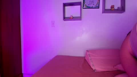 Snapshot of _lorrayne_ chatting on 01/23/25, 11:48 Lorrayne online show from 01/23/25, 11:48