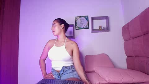 Snapshot of _lorrayne_ chatting on 01/27/25, 11:54 Lorrayne online show from 01/27/25, 11:54