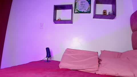 Snapshot of _lorrayne_ chatting on 01/29/25, 11:51 Lorrayne online show from 01/29/25, 11:51