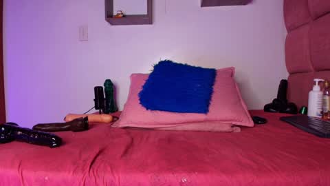 Snapshot of _lorrayne_ chatting on 02/06/25, 06:02 Lorrayne online show from 02/06/25, 06:02