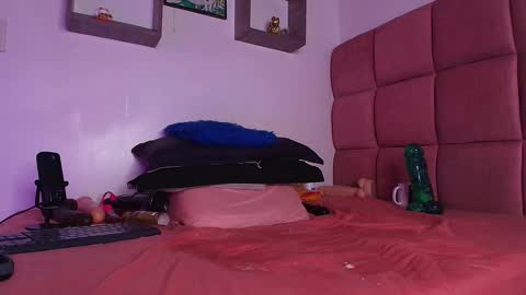 Snapshot of _lorrayne_ chatting on 02/13/25, 02:52 Lorrayne online show from 02/13/25, 02:52