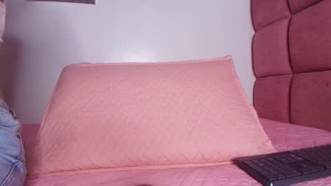 Snapshot of _lorrayne_ chatting on 02/23/25, 12:05 Lorrayne online show from 02/23/25, 12:05