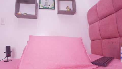 Snapshot of _lorrayne_ chatting on 02/26/25, 11:52 Lorrayne online show from 02/26/25, 11:52