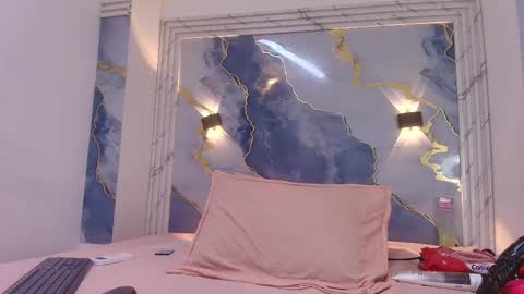 Snapshot of _lorrayne_ chatting on 09/13/25, 12:16 Lorrayne online show from 09/13/25, 12:16