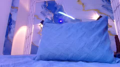 Snapshot of _lorrayne_ chatting on 11/19/25, 12:05 Lorrayne online show from 11/19/25, 12:05