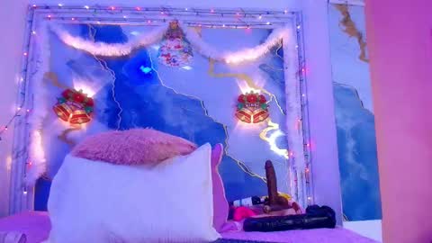 Snapshot of _lorrayne_ chatting on 12/17/25, 12:11 Lorrayne online show from 12/17/25, 12:11