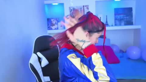 Lucia online show from 10/02/25, 03:46