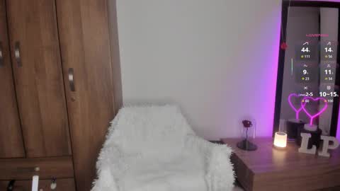 Snapshot of _lucianapalmer chatting on 10/07/25, 12:24 online show from 10/07/25, 12:24