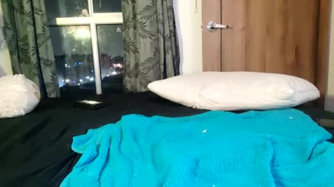 _lunaa__ online show from 12/31/24, 07:20