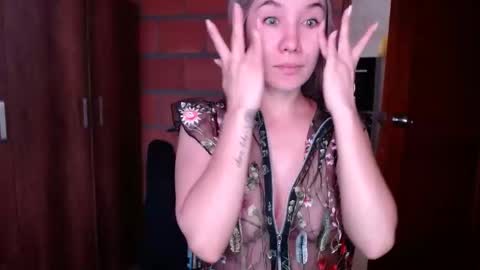 _lunablondie_ online show from 02/12/25, 02:10