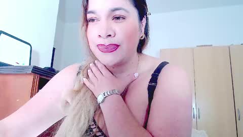 _lunagold_ online show from 03/30/26, 05:25