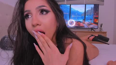 Lynna online show from 01/24/25, 04:37