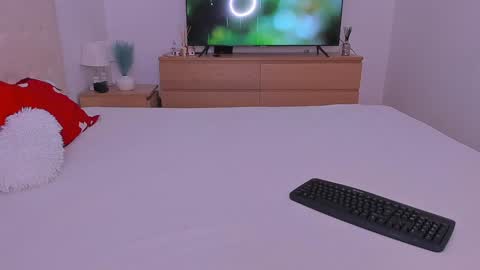 Lynna online show from 01/27/25, 10:49