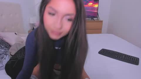 Lynna online show from 11/30/25, 10:03