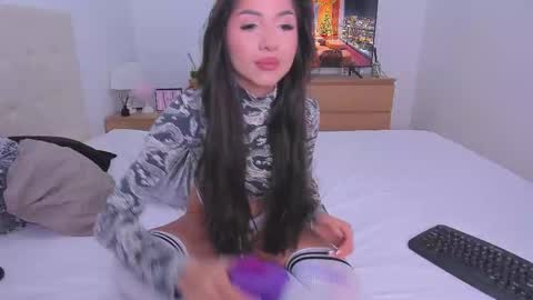 Lynna online show from 12/01/25, 10:26