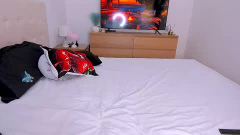 Lynna online show from 03/27/26, 09:36