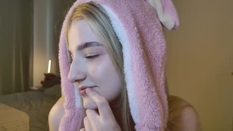 Snapshot of _magic_smile chatting on 04/10/26, 01:38 Anna online show from 04/10/26, 01:38