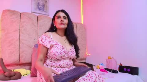 _marcela__ online show from 04/15/26, 11:28