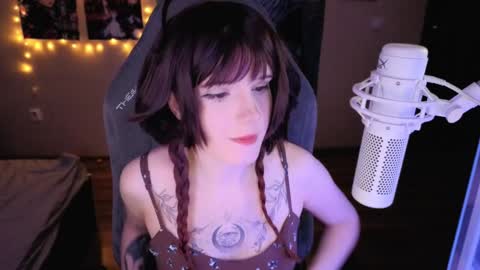 Snapshot of _mariko_ chatting on 02/02/25, 03:07 Mariko online show from 02/02/25, 03:07