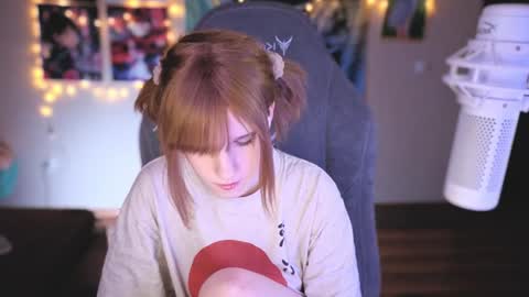 Snapshot of _mariko_ chatting on 02/07/25, 02:47 Mariko online show from 02/07/25, 02:47